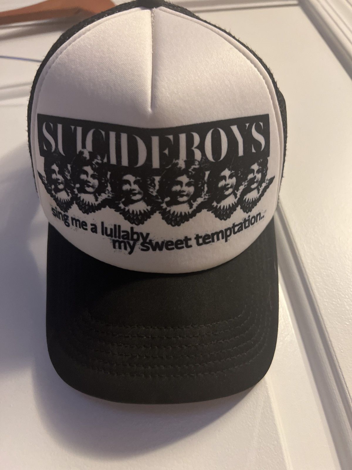 G59: SuicideBoys Sing Me A Lullaby My Sweet authentic Temptation Beige Trucker Hat