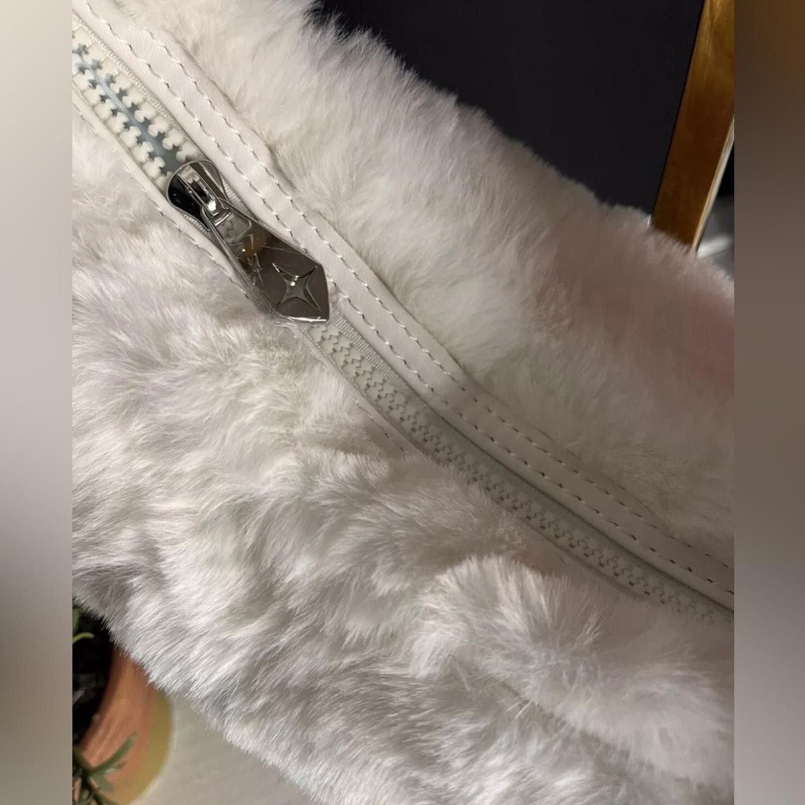 Designer Paris Hilton White Fur Shoulder Bag NWT Size ONE SIZE - 7 Thumbnail