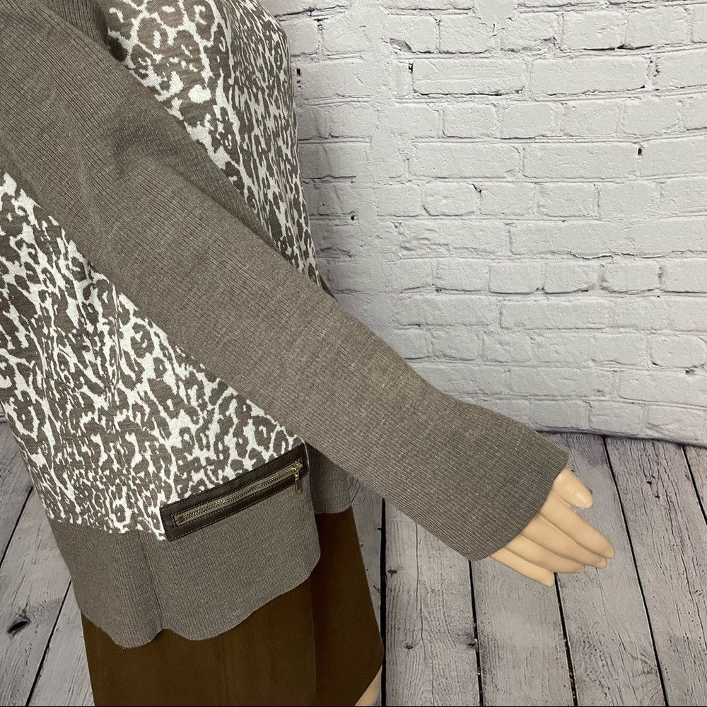 Chicos Chico’s Hanna Leopard-Print Sweater Size 2 US L Size L / US 10 / IT 46 - 5 Thumbnail