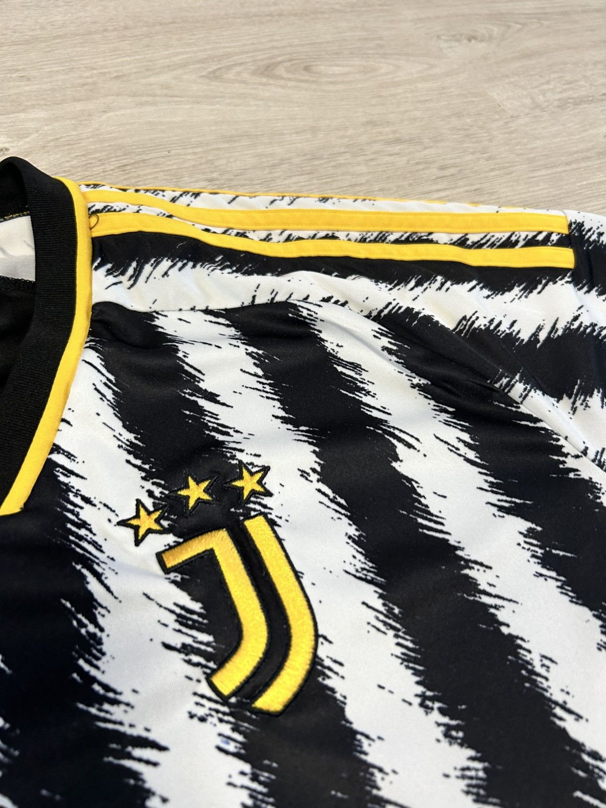 Adidas JUVENTUS 2023 2024 HOME JERSEY FOOTBALL SHIRT ADIDAS MEN Size US XXL / EU 58 / 5 - 4 Thumbnail