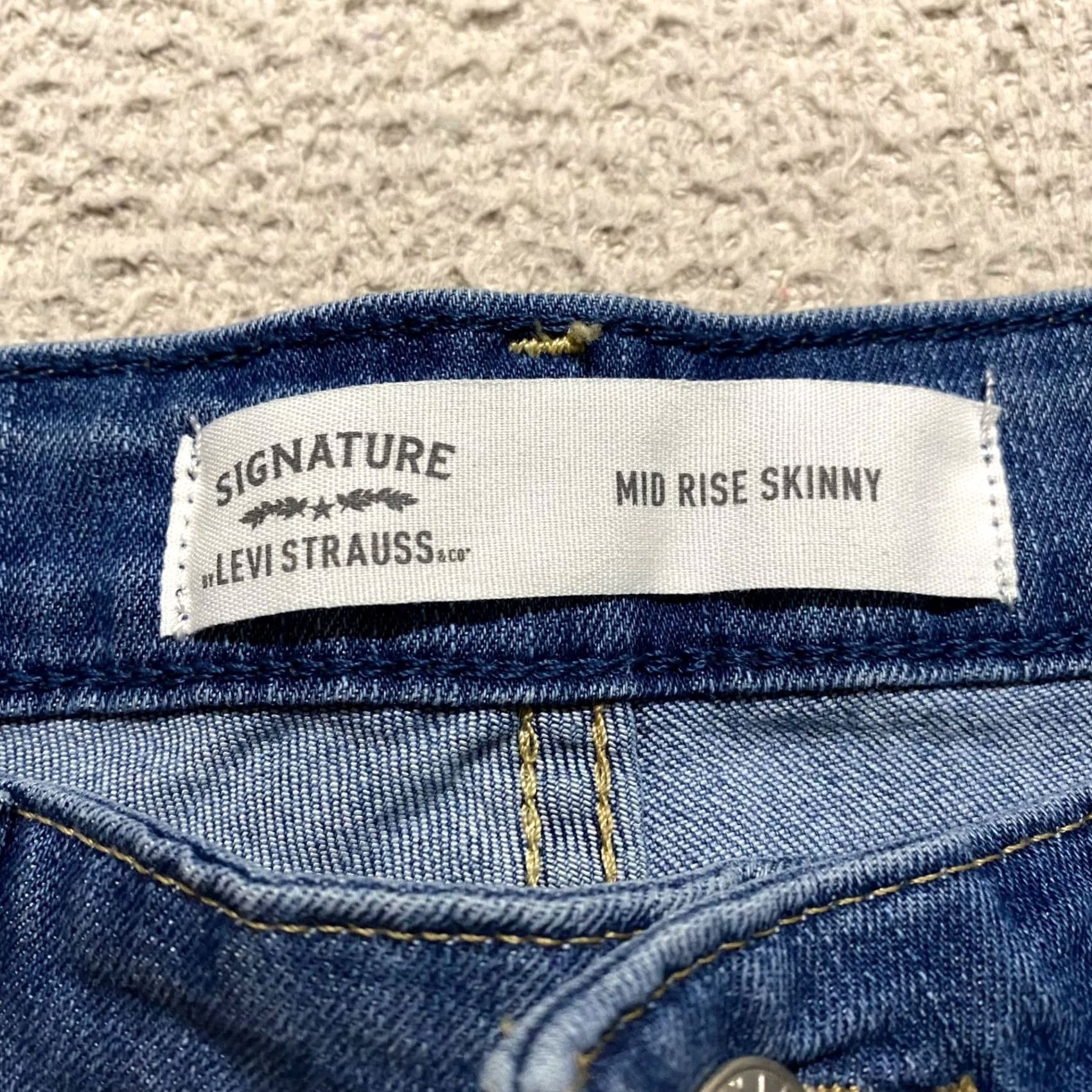 Levi's Levis Signature Jeans Womens Sz 12 Blue Denim Medium Wash Mid Rise Skinny Leg Size 30" / US 8 / IT 44 - 3 Thumbnail