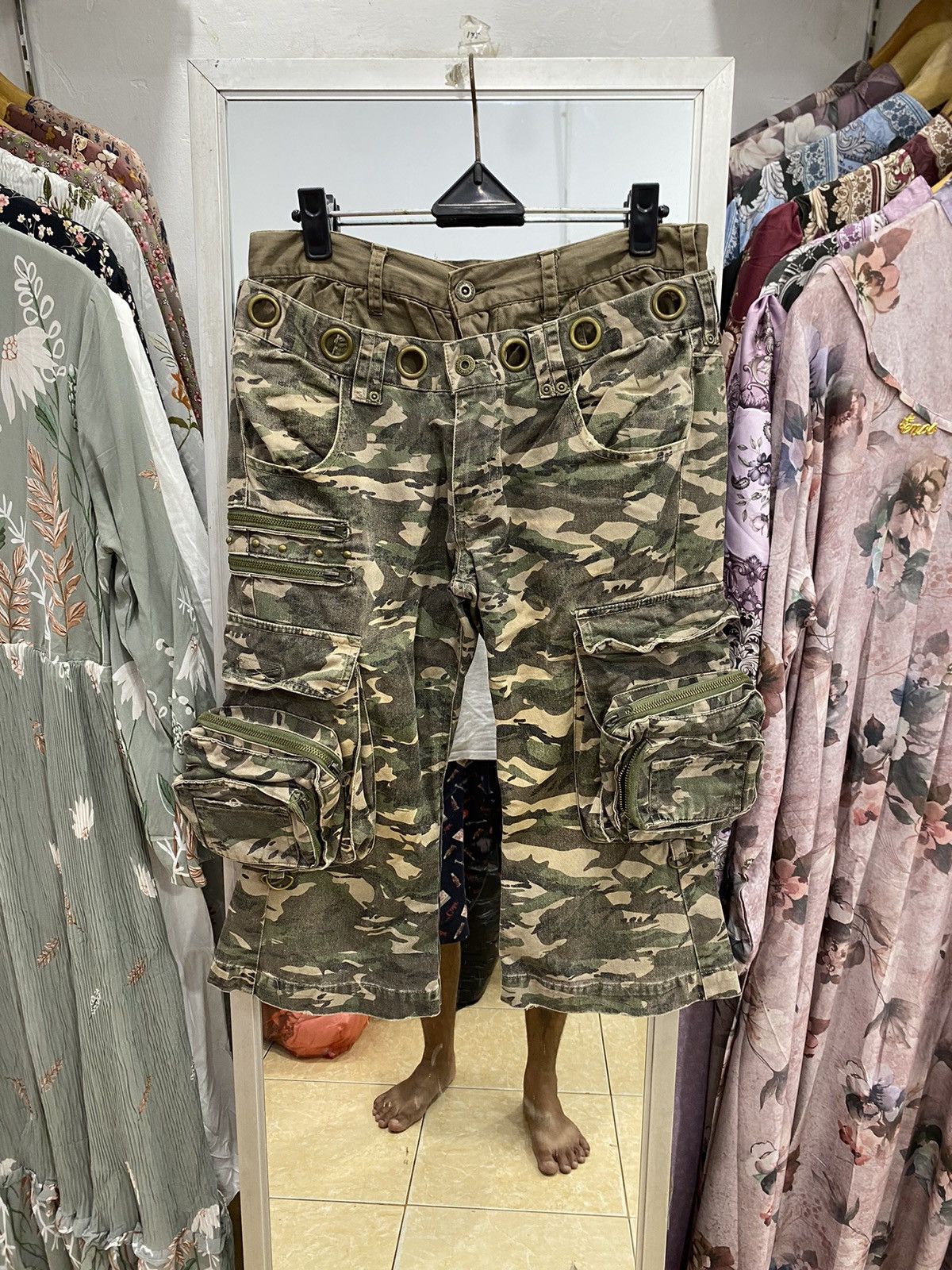 In The Attic In The Attic 12 Pocket Double Waist Camo Pants Size US 29 - 1 Thumbnail
