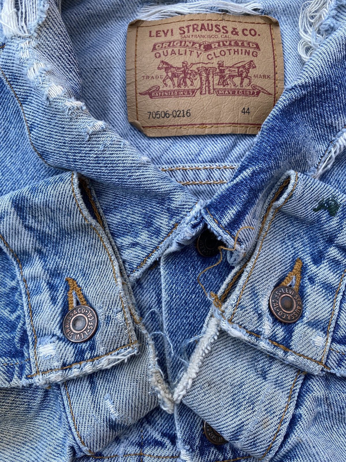 Levi's 90s distressed faded Levi's denim jacket sz 44 Size US L / EU 52-54 / 3 - 9 Thumbnail