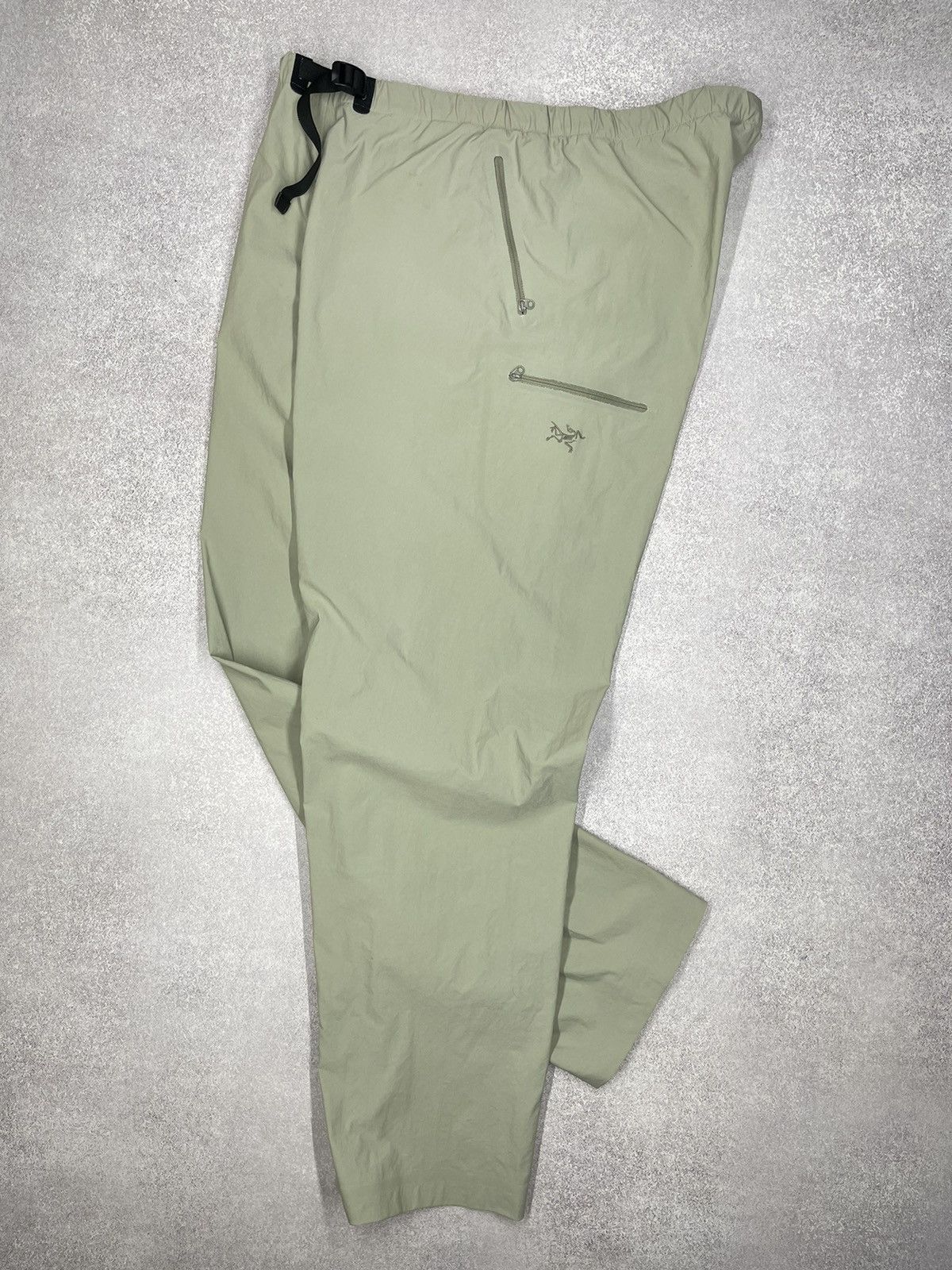 image of Vintage Arcteryx Nylon Cargo Pants Multipocket Y2K Gorpcore in Olive, Men's (Size 38)