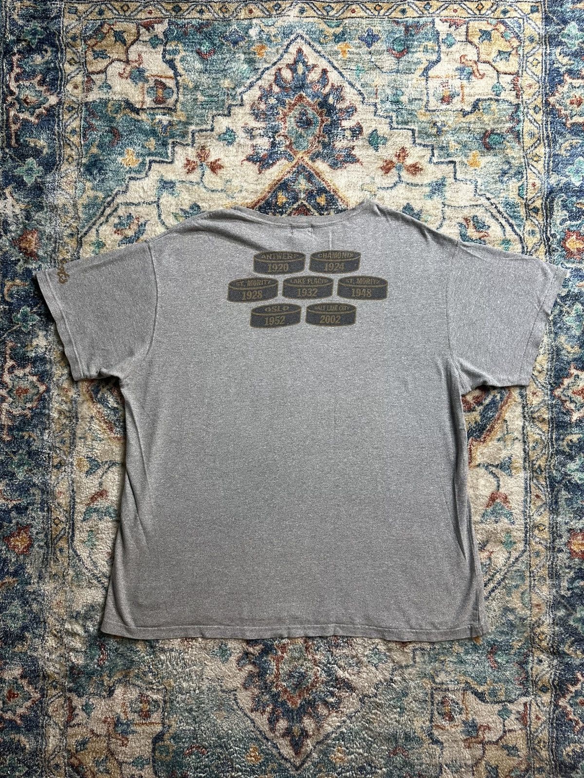 Roots × Vintage Vintage Roots Salt Lake City Olympics Hockey T-shirt Size US XXL / EU 58 / 5 - 2 Thumbnail