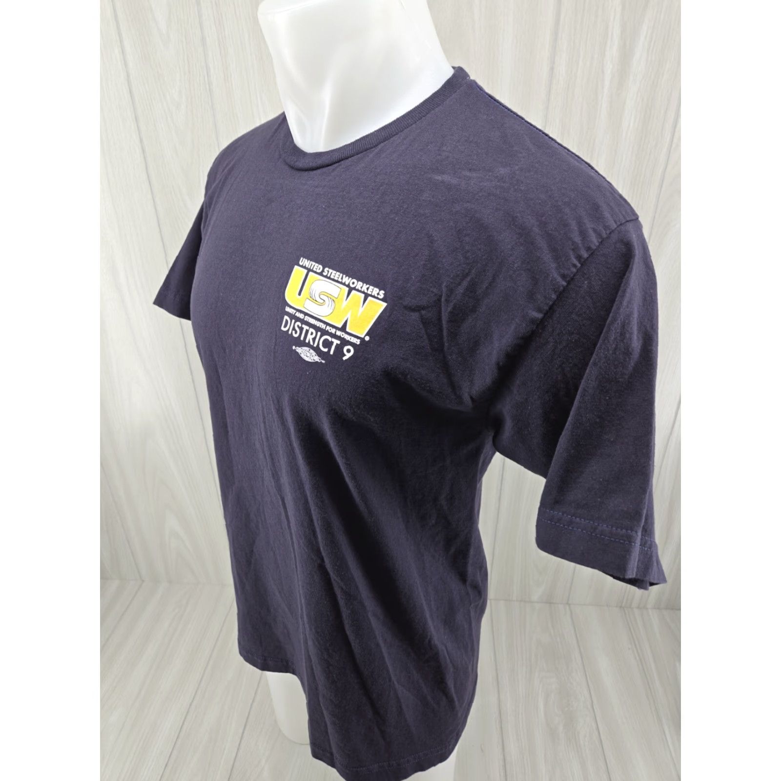 Vintage USW United Steelworkers Labor Union District 9 T Shirt Large Blue Men Shirt, Short Sleeve Crew Neck Cotton Bayside, Union Graphic, 80s? Size US L / EU 52-54 / 3 - 4 Thumbnail