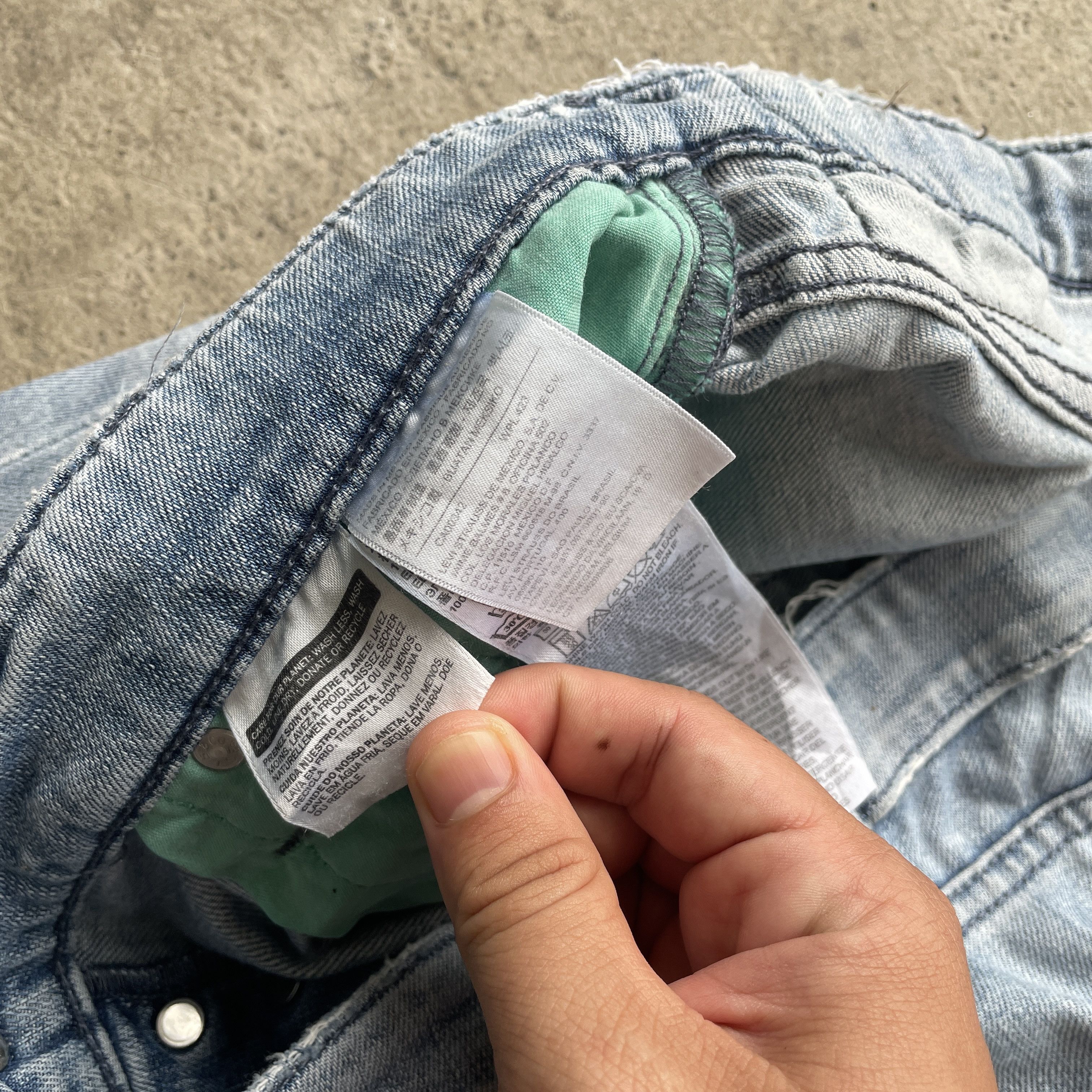 Levi's VINTAGE LEVI’S DISTRESSED JEANS STRAIGHT FADED DENIM PANTS Size US 33 - 7 Thumbnail