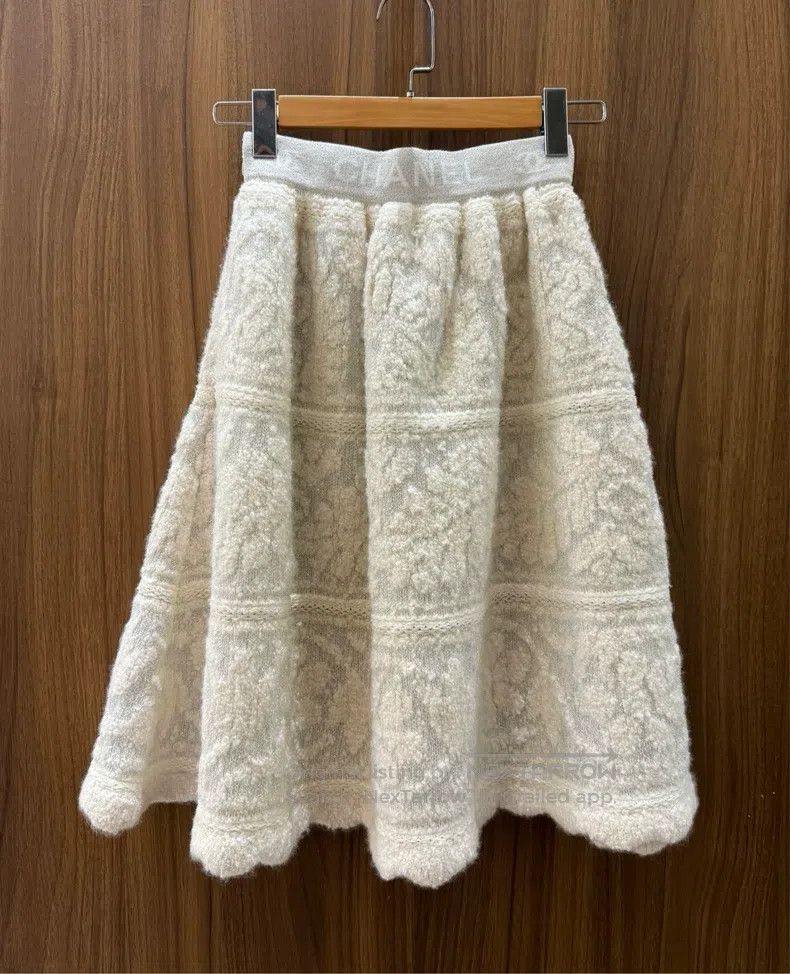 Chanel Chanel White cashmere skirt Size 42" / US 20 - 2 Thumbnail