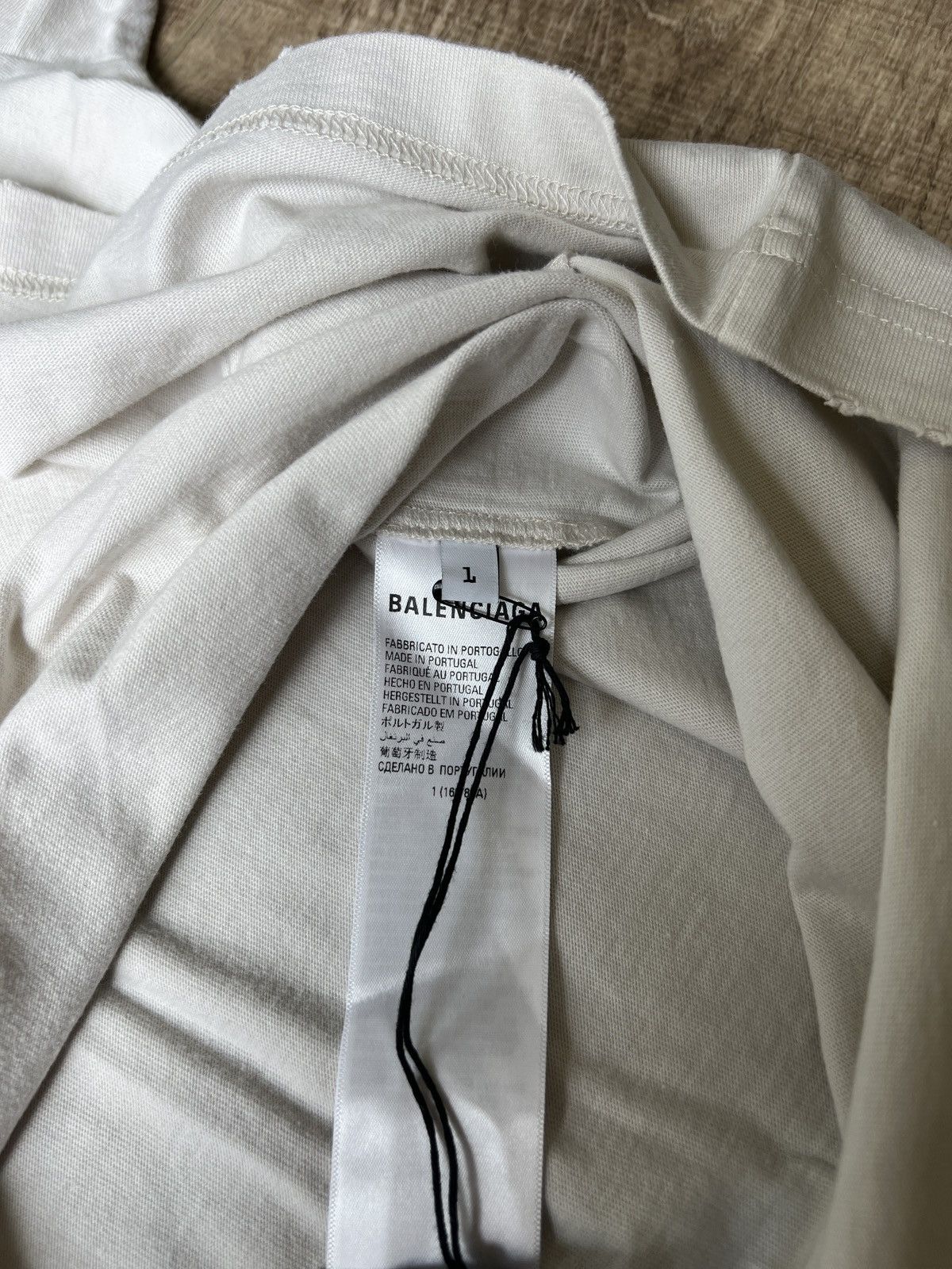 Balenciaga Balenciaga Be Different T shirt Size US S / EU 44-46 / 1 - 8 Thumbnail