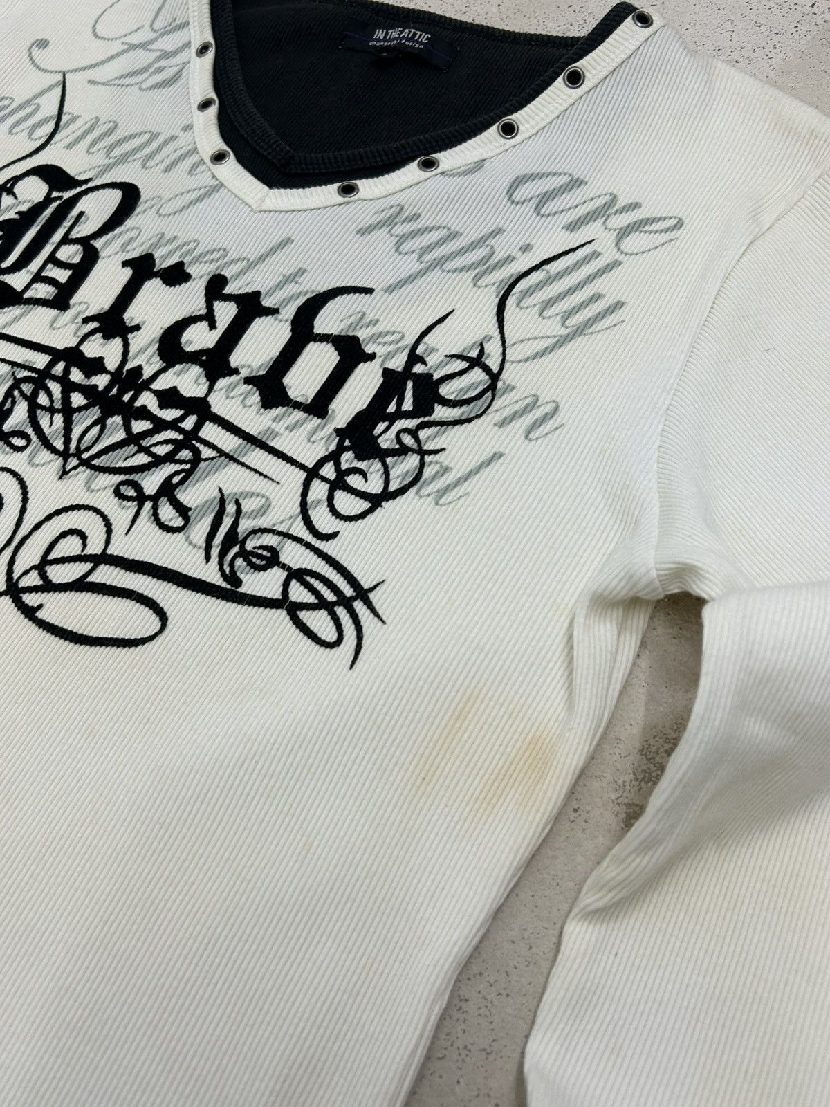 Designer × Japanese Brand ‘Brave’ Gothic Graphic V-Neck Long Sleeve w/ Studded Collar Size US S / EU 44-46 / 1 - 8 Thumbnail