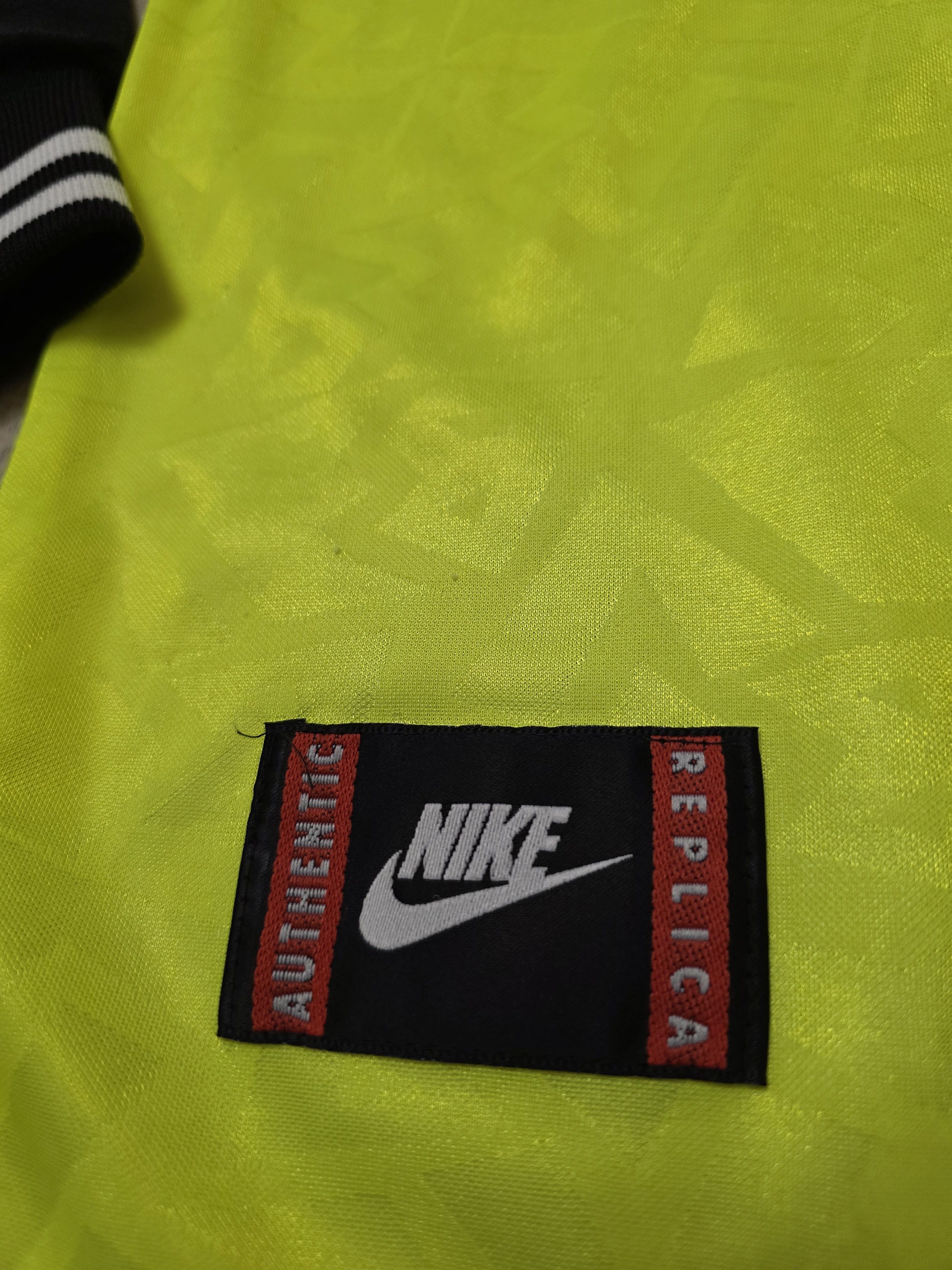 Vintage BORUSSIA DORTMUND 1995 1996 VINTAGE FOOTBALL SOCCER JERSEY Size US S / EU 44-46 / 1 - 7 Thumbnail