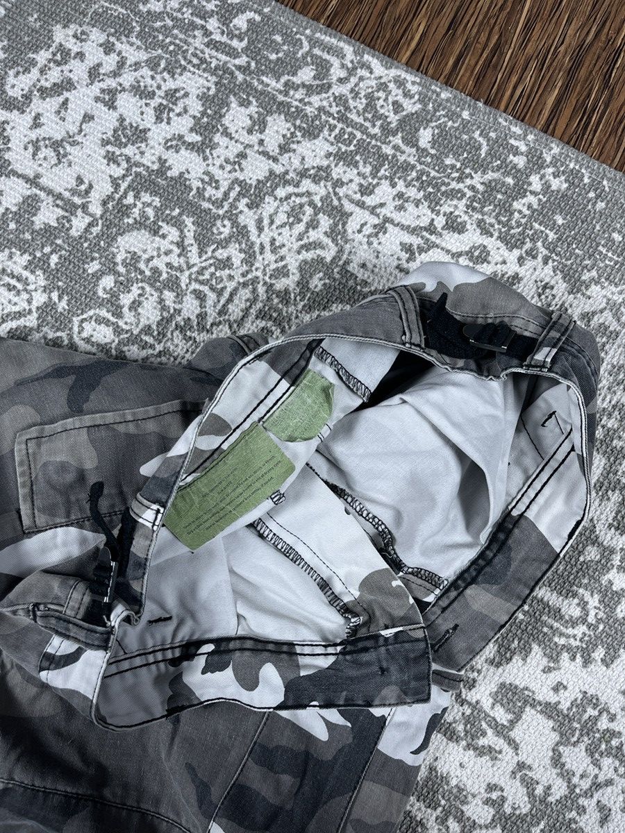 Vintage ➕ Vintage 90s 00s y2k camo riot style wide 6 pocket cargo Size US 32 / EU 48 - 4 Thumbnail