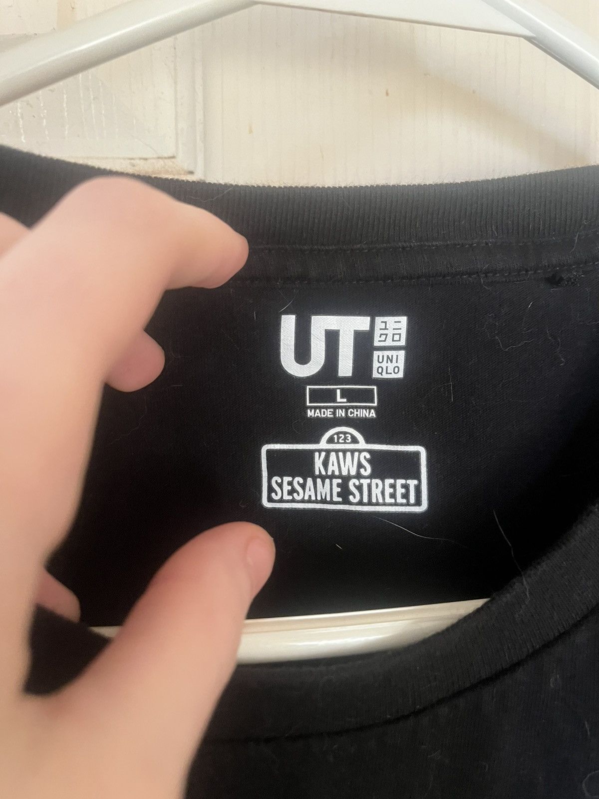 Kaws × Uniqlo Kaws Sesame Street tee Size US L / EU 52-54 / 3 - 2 Thumbnail