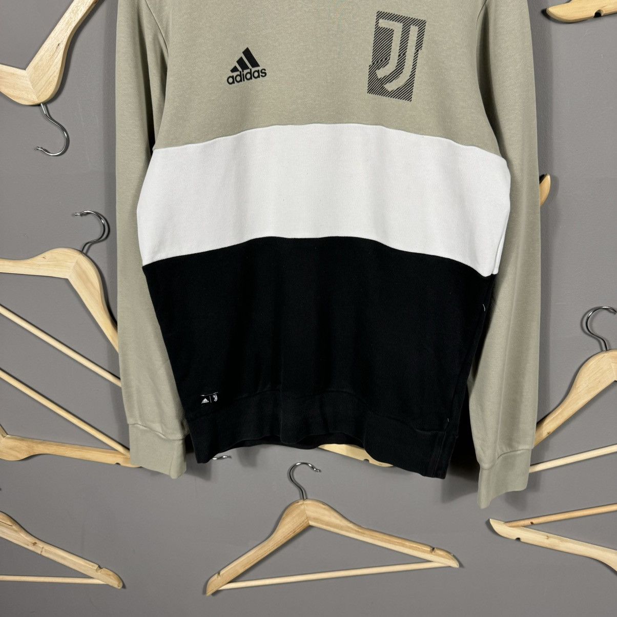 Adidas Adidas Juventus Sweatshirt Colorblock Crewneck Size US L / EU 52-54 / 3 - 3 Thumbnail