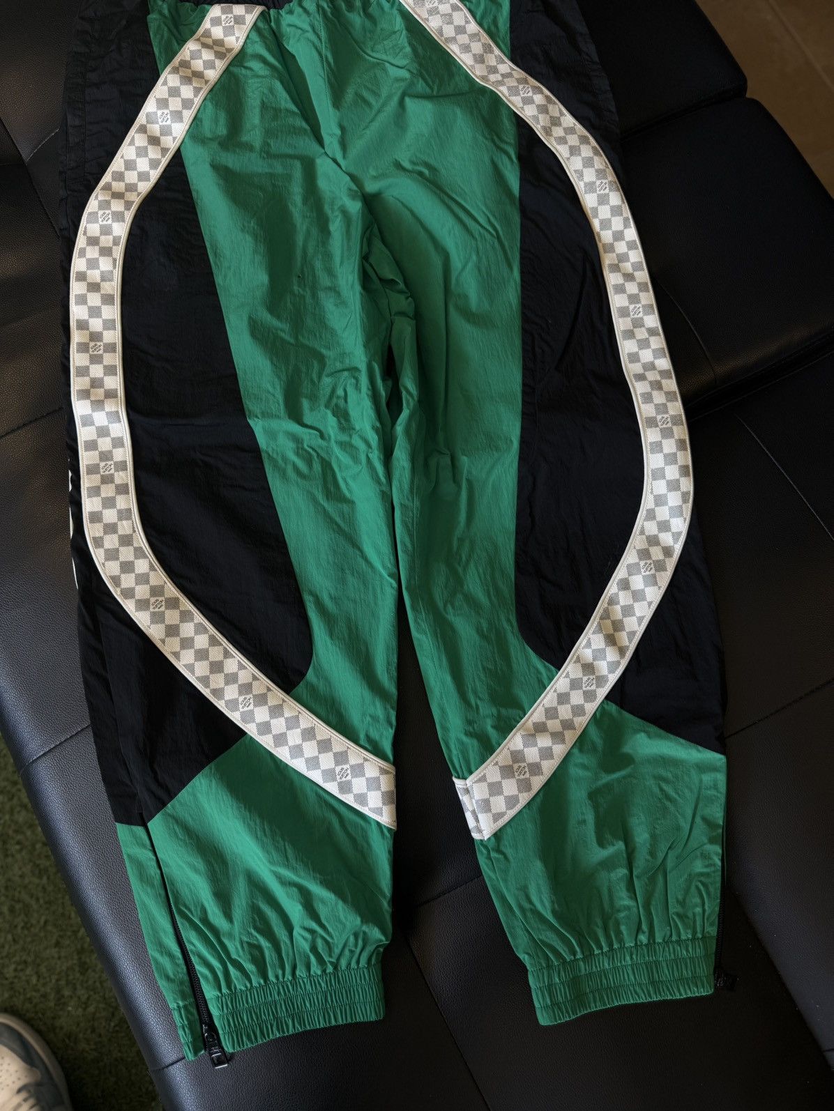 Louis Vuitton Louis Vuitton Green Golf Sweatpants RARE Size 2XL Size US 38 / EU 54 - 4 Thumbnail