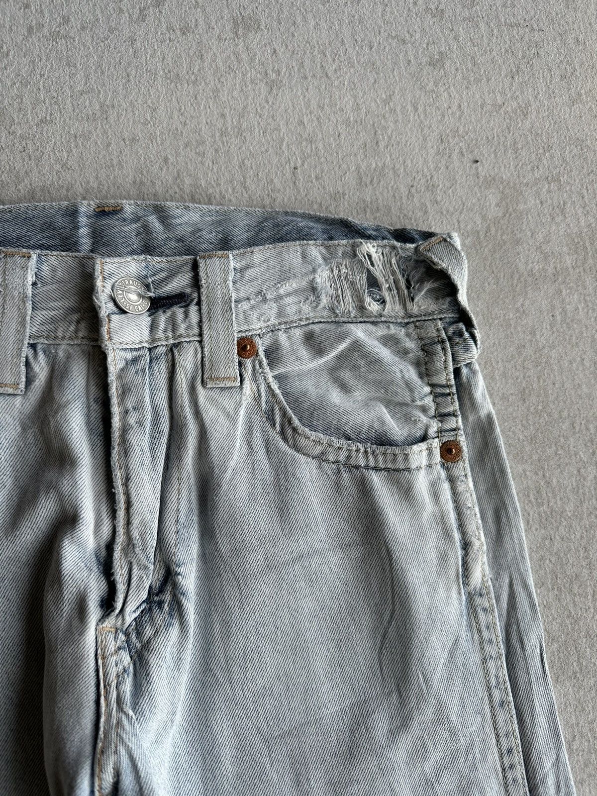 Levi's ✨SEND OFFERS✨ LEVI’S Jeans Light Wash Distressed Denim Pants Size US 30 / EU 46 - 4 Thumbnail
