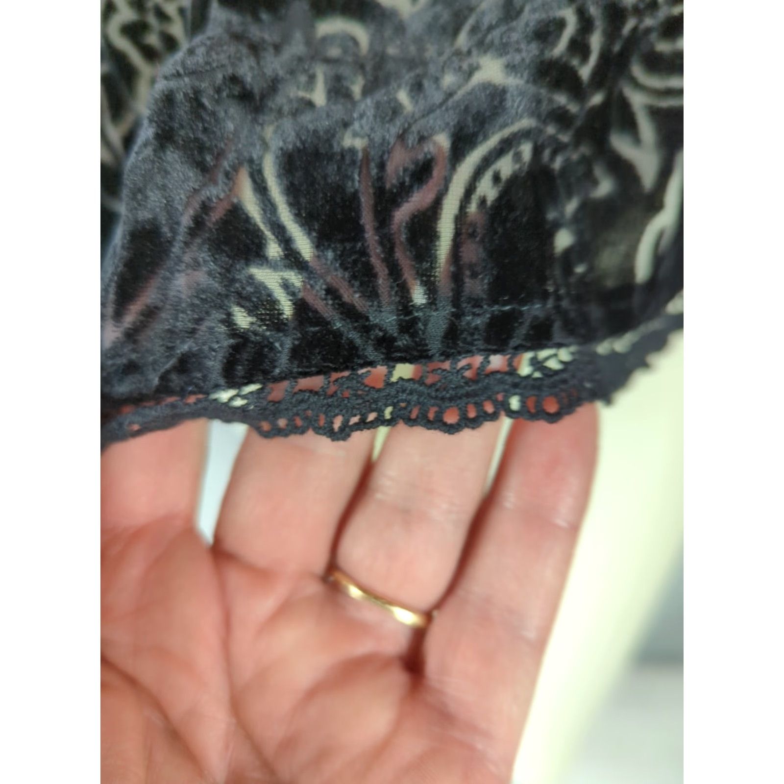 Vintage Knox Rose Black Burnout Velvet Long Sleeve Top Balloon Sleeve Round Neck Floral Flocked Velvet Blouse Women L Pullover Fashion Casual Party/Cocktail Size L / US 10 / IT 46 - 3 Thumbnail