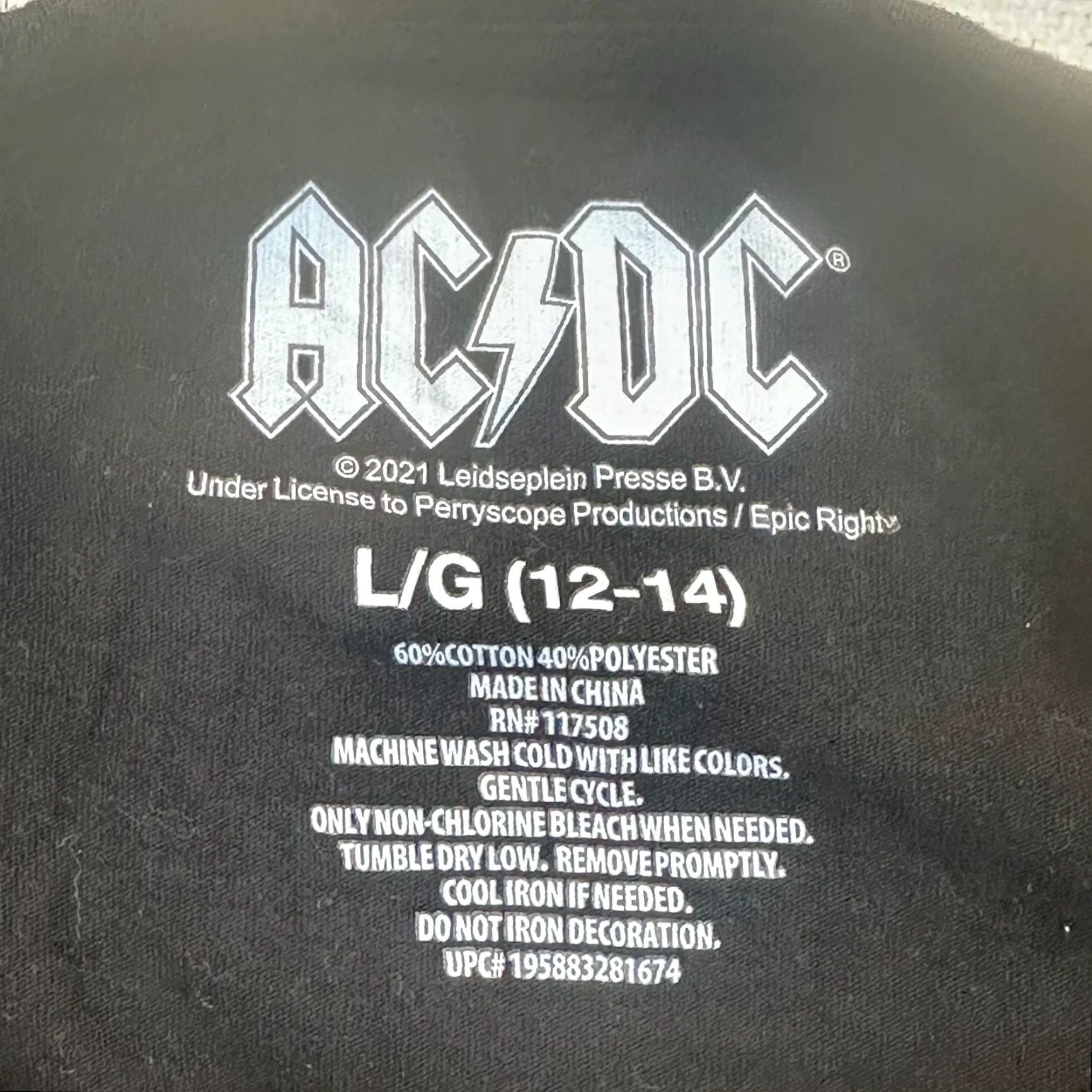 Vintage VINTAGE AC/DC Cross Guitars Womens Large For Those About To Rock Band Tee Size L / US 10 / IT 46 - 4 Thumbnail