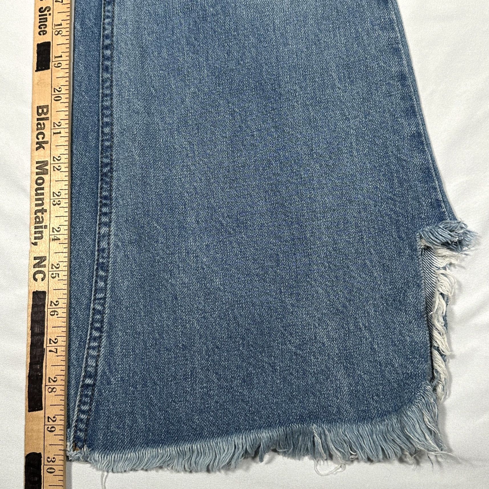 Vintage VINTAGE We The Free Women's Jeans Flared High Rise Denim 28 Blue Distressed Frayed Pockets 2010s Size 28" / US 6 / IT 42 - 4 Thumbnail