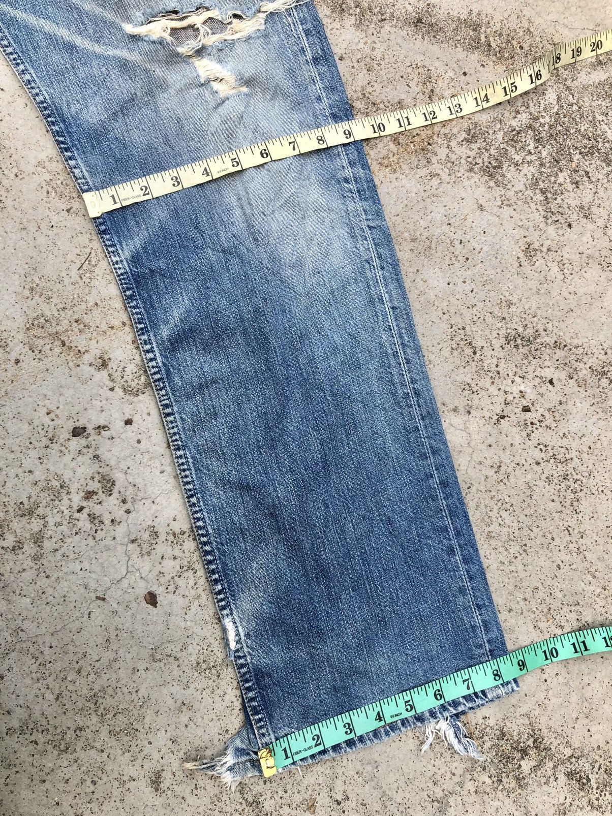 Levi's VINTAGE LEVIS 501 DISTRESSED JEANS Size US 33 - 10 Thumbnail