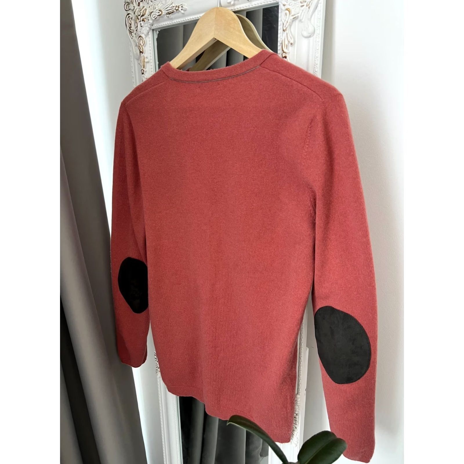 Brunello Cucinelli Brunello Cucinelli Women’s Cashmere Sweater XL V-Neck Elbow Patch Made in Italy Shirt Womens XL Cashmere Sweater Elbow Patch V-Neck Italy Size XL / US 12-14 / IT 48-50 - 2 Thumbnail