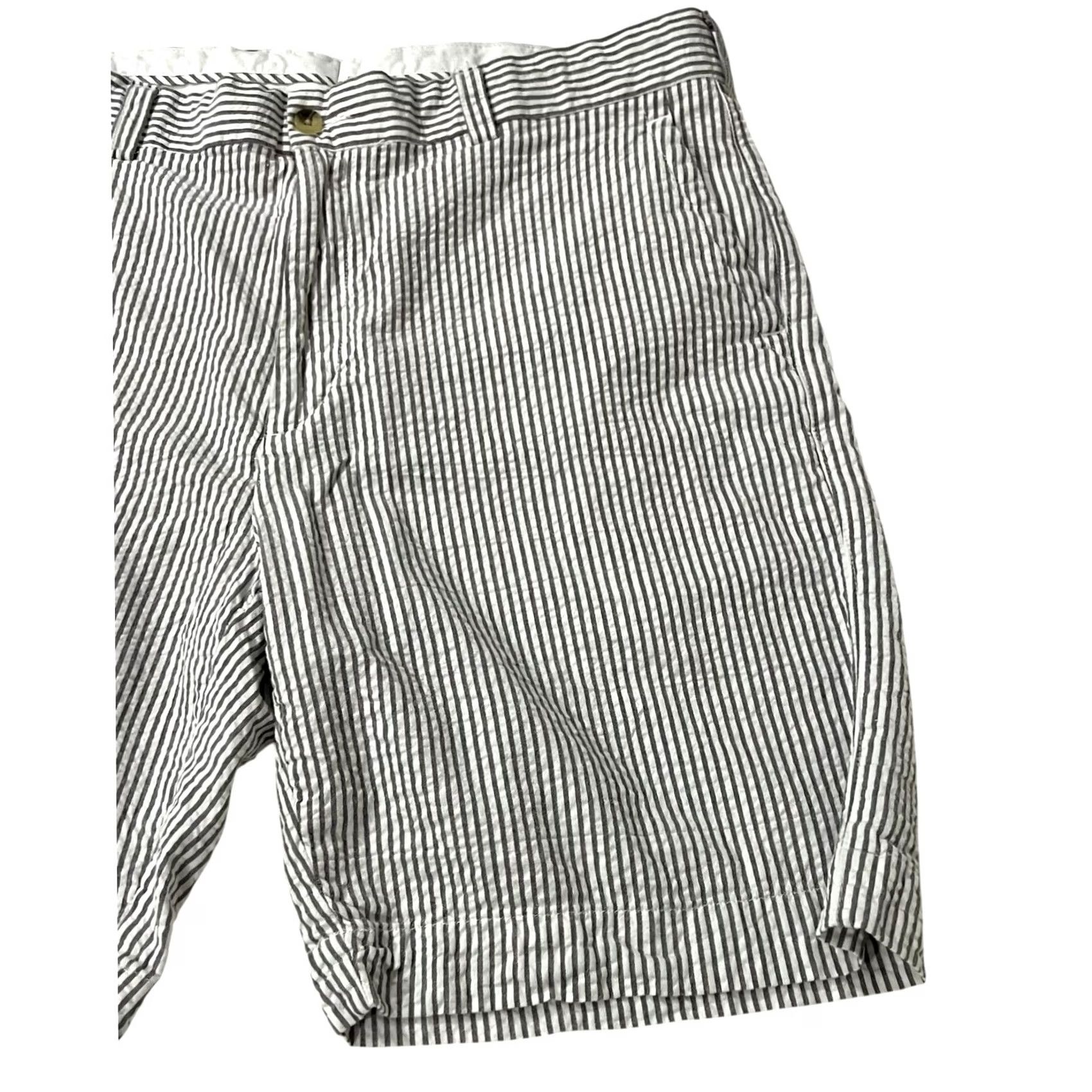 Vintage Alan Flusser Men’s Shorts 36 Seersucker Gray White Cotton Flat Front Golf Shorts Mens 36 Gray Seersucker Flat Front Cotton ChinO? Size US 36 / EU 52 - 2 Thumbnail
