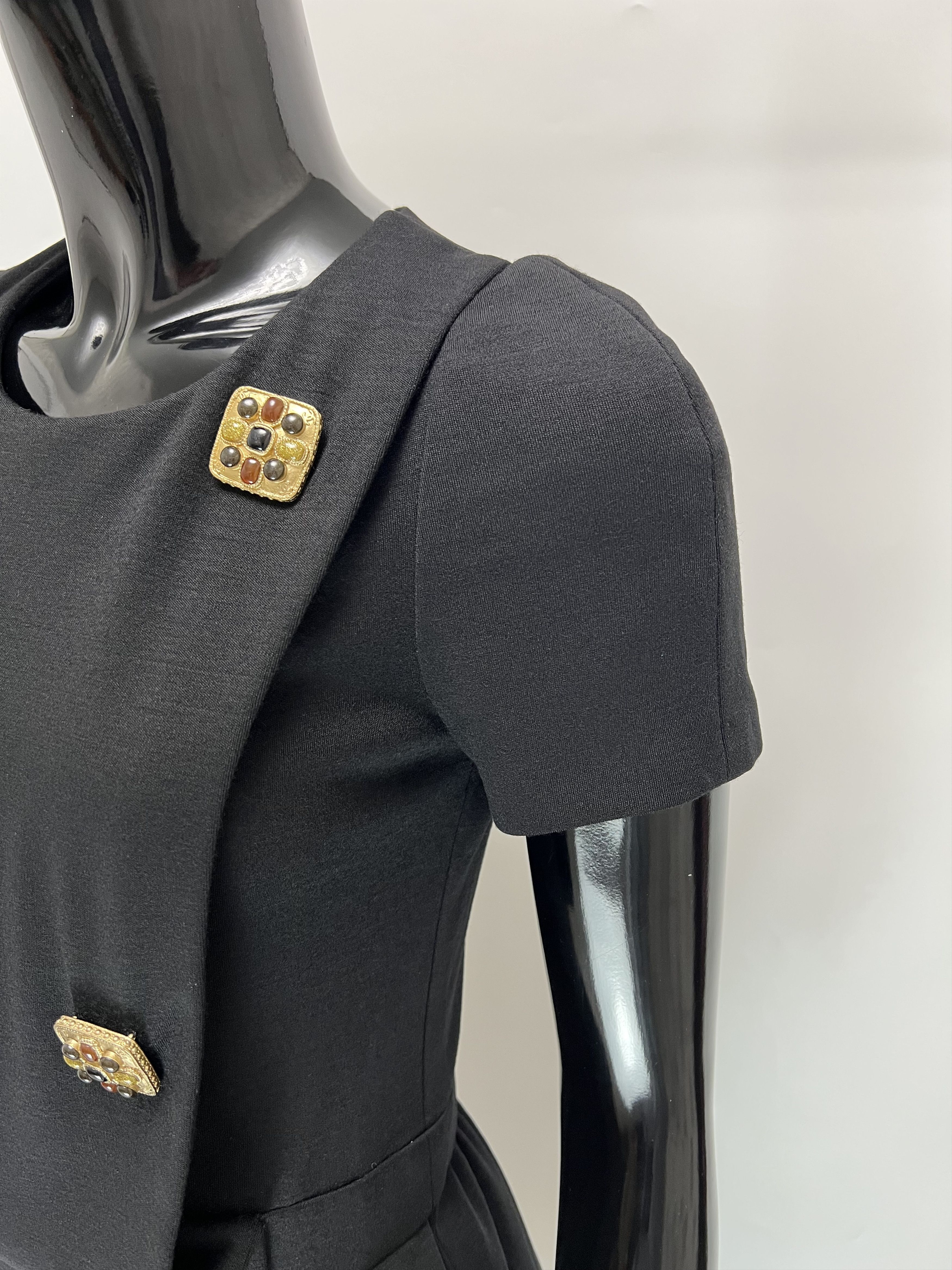 Chanel Chanel 100% Wool Short Sleeve Dress Rhinestones Decoration Size XS / US 0-2 / IT 36-38 - 6 Thumbnail