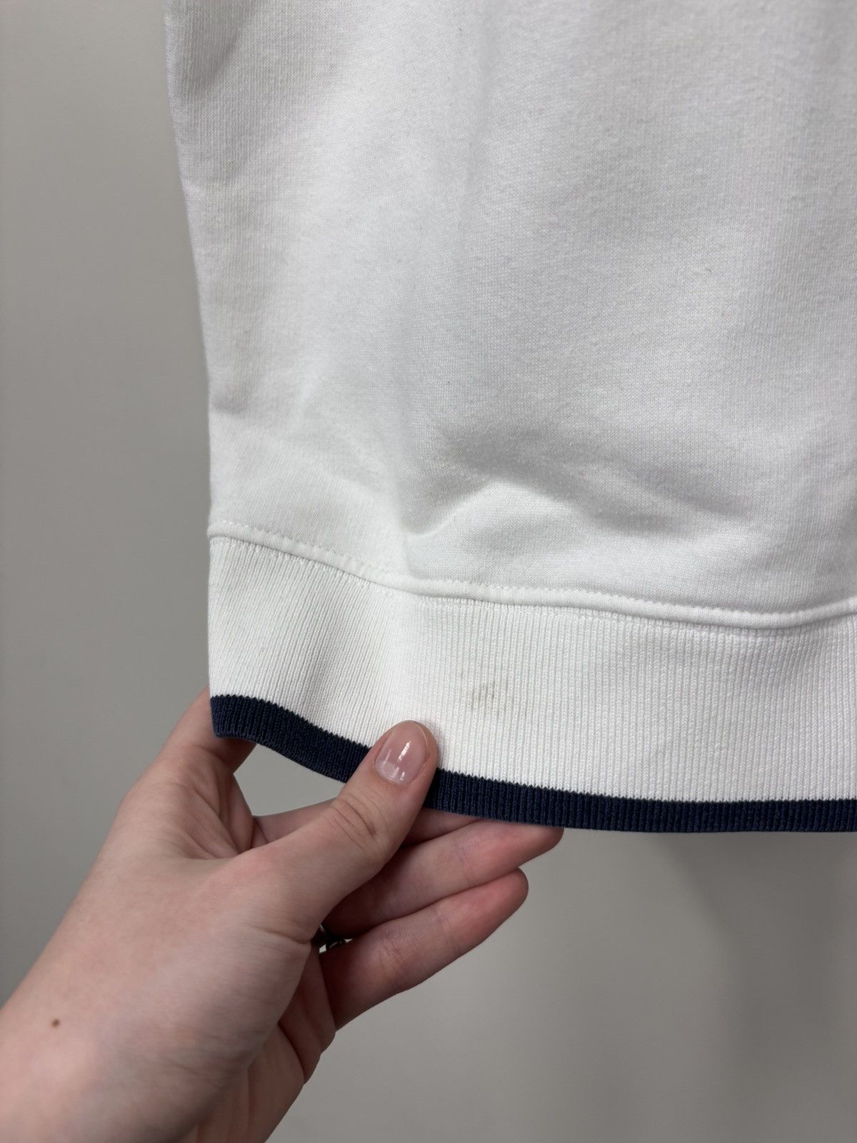 Nike Vintage Nike Big Center Embroidered Swoosh White Sweatshirt Size US XL / EU 56 / 4 - 20 Thumbnail