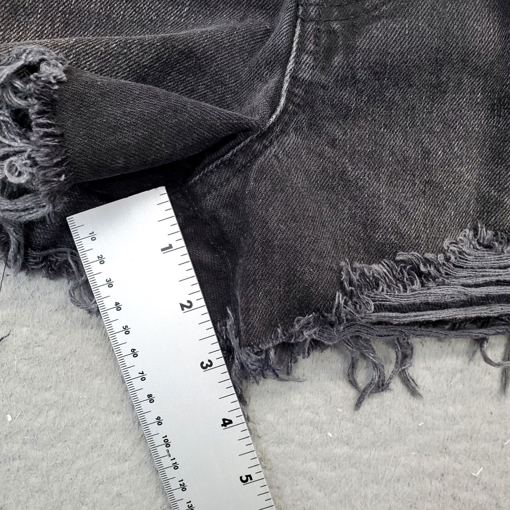 Bdg BDG Urban Outfitters Summer Cut-Off Shorts Womens Size 26 Black Distressed Button Fly Size 26" / US 2 / IT 38 - 4 Thumbnail