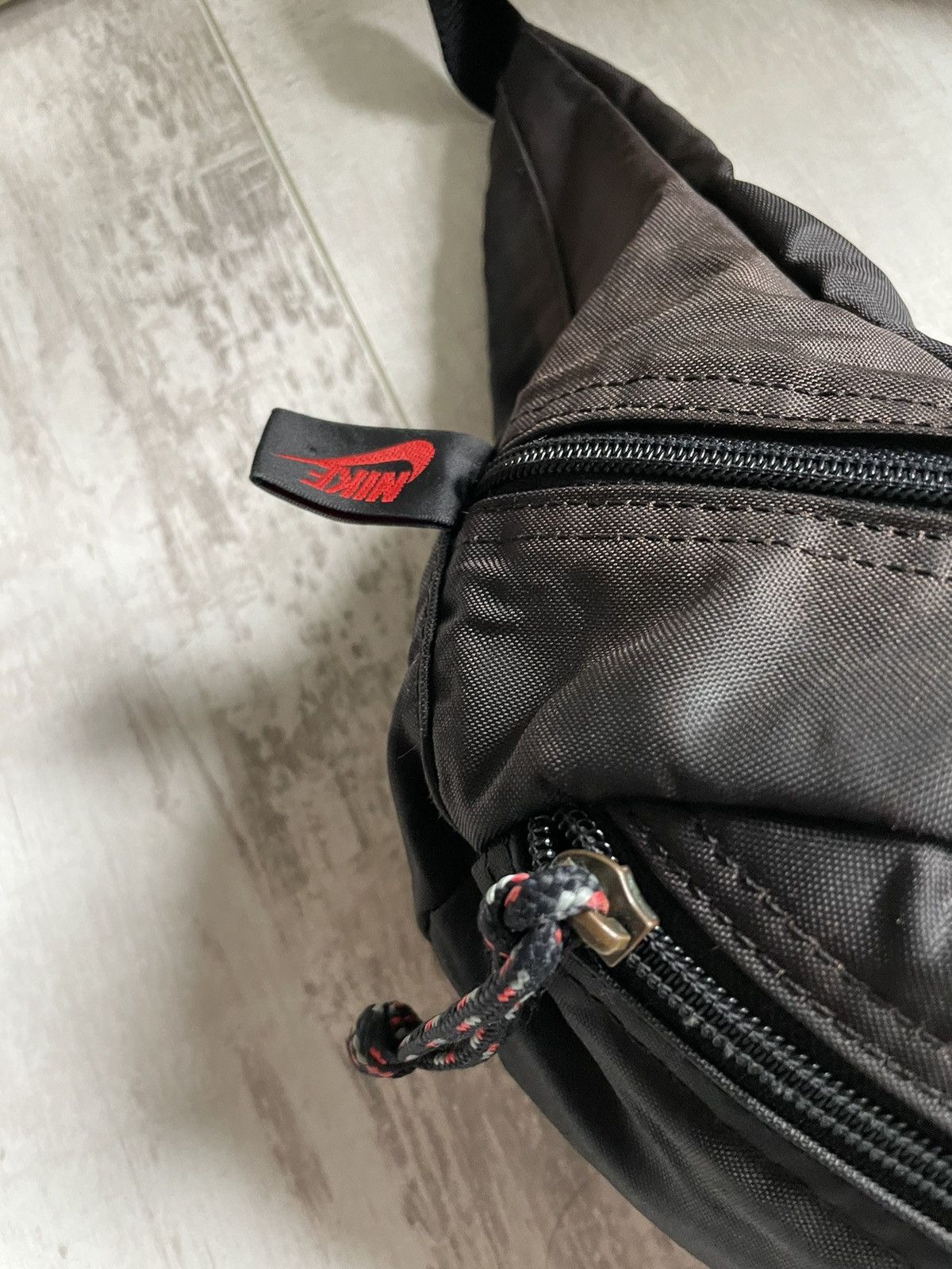 Nike × Vintage Vintage Nike 90’s Sling Bag Messenger Brown Y2K Swoosh Size ONE SIZE - 7 Thumbnail