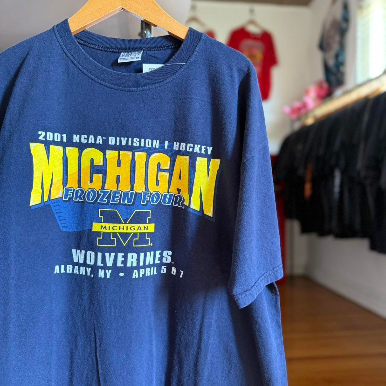Vintage Vintage Y2K Michigan Wolverines Final Four T-Shirt Size US XL / EU 56 / 4 - 1 Thumbnail