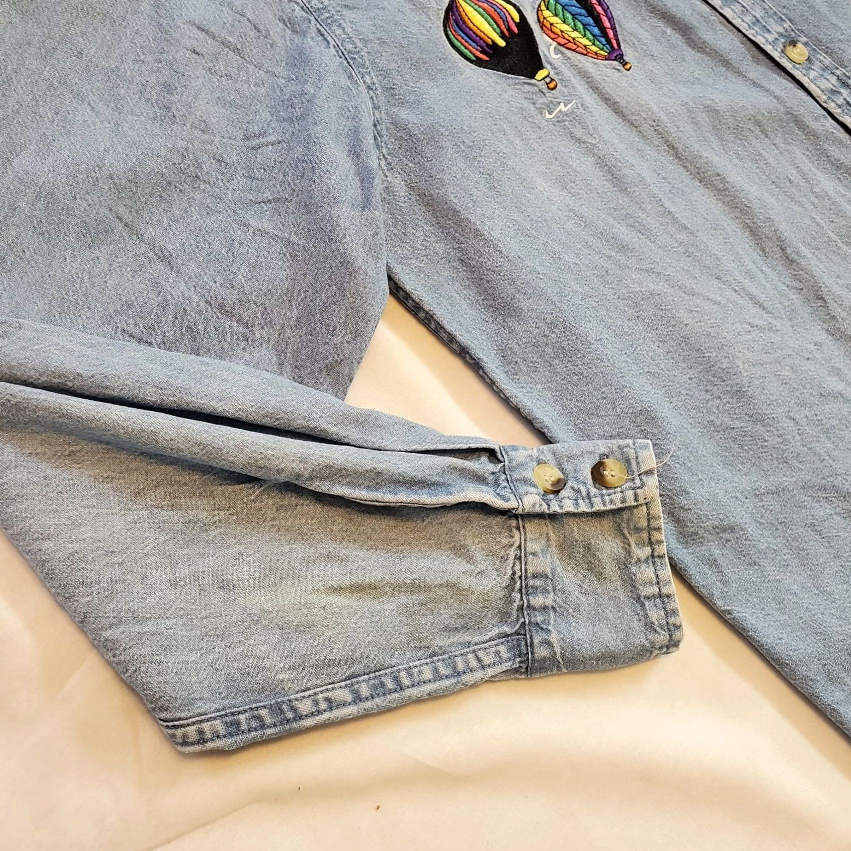 Denime VINTAGE Patrice Designs Denim Shirt Long Sleeve Button-Up Embroidered Hot Air Balloons Blue L Womens 90s Retro Bohemian Casual Easy Care Size L / US 10 / IT 46 - 6 Thumbnail
