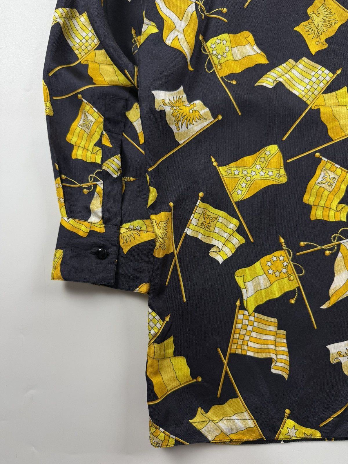 Versace Gianni Versace 1993 Flag Print Silk Shirt Size US XL / EU 56 / 4 - 5 Thumbnail