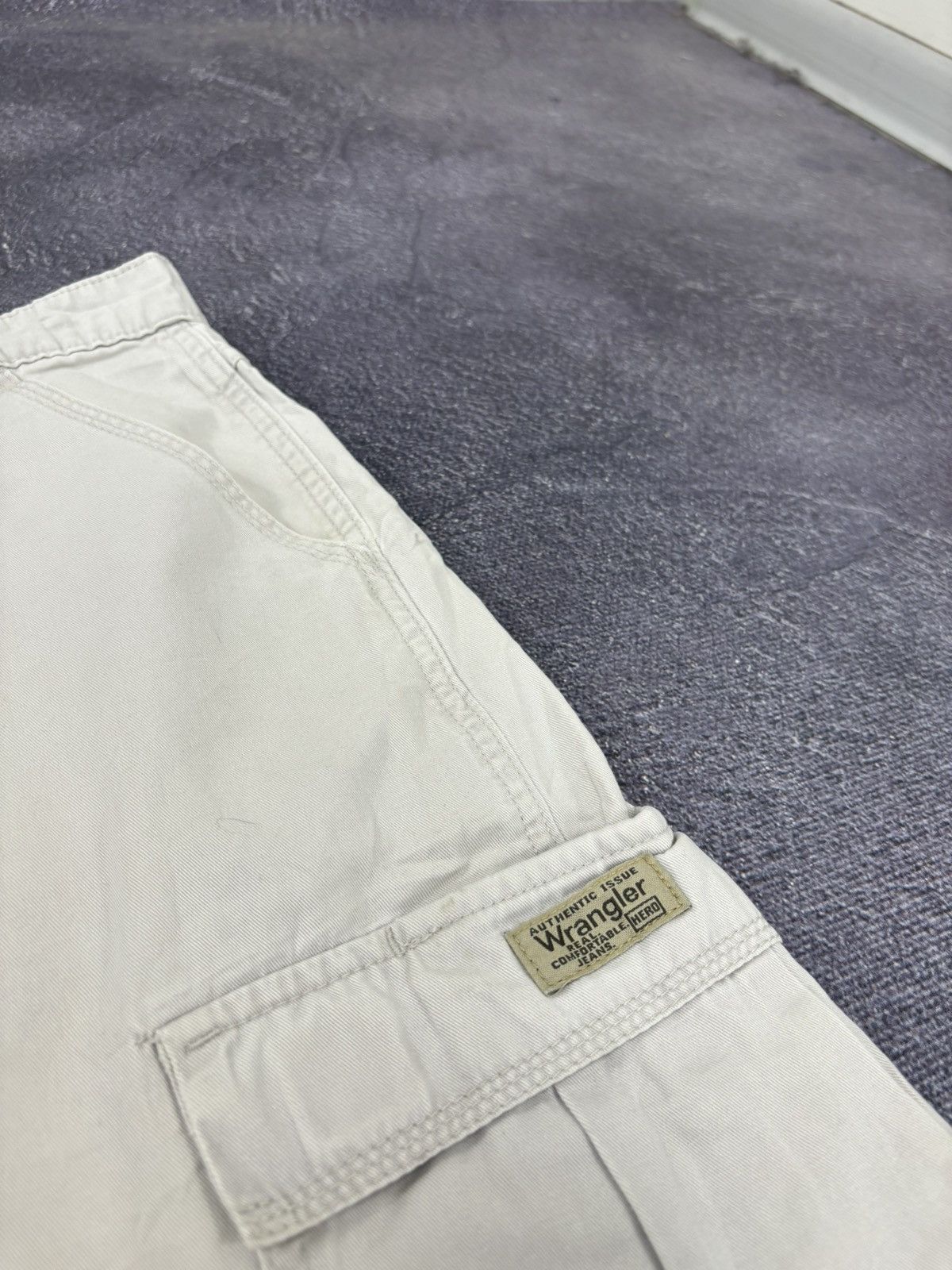 Vintage Vintage Wrangler Y2K American Hype Beige Cargo Shorts Size US 34 / EU 50 - 7 Thumbnail