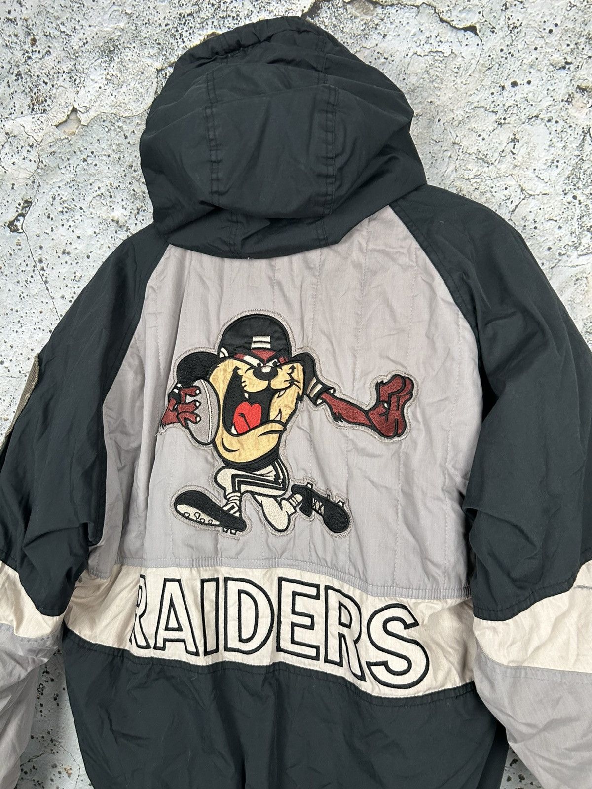 NFL Vintage Las Vegas Raiders NFL Taz Looney Tunes Jacket Size US M / EU 48-50 / 2 - 5 Thumbnail