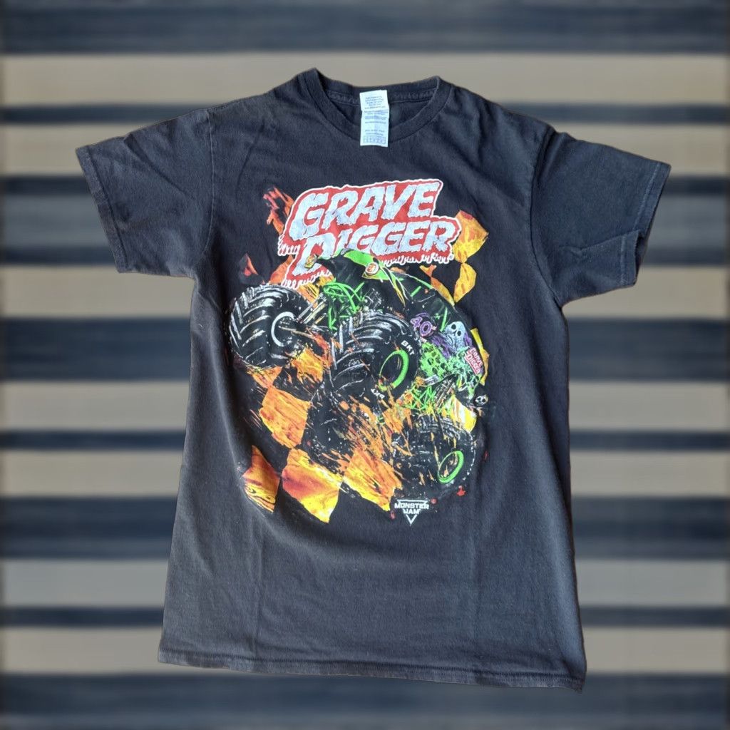 Delta VINTAGE Delta Grave Digger Monster Truck Racing T-Shirt S Black Crew Neck Short Sleeve Men Grunge Graphic Print Cars Trucks 90s Size US S / EU 44-46 / 1 - 1 Thumbnail