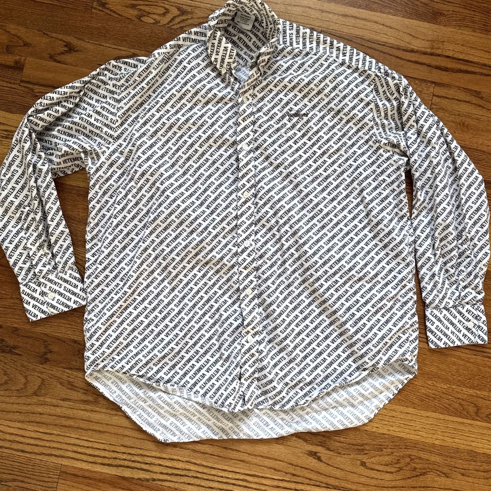 Vetements VETEMENTS Oversized Button-down Long Sleeve Printed Shirt DEFECT!! Size S C11 Shirt Men White Size US S / EU 44-46 / 1 - 2 Thumbnail