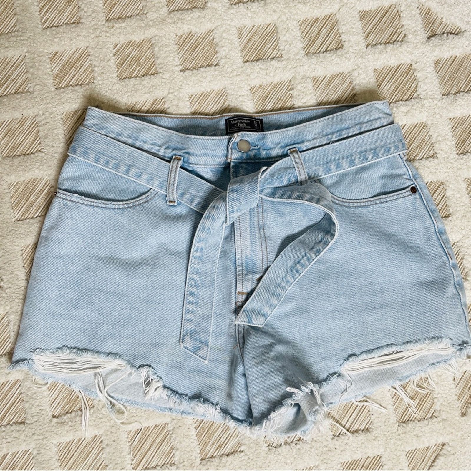 Abercrombie & Fitch Abercrombie & Fitch Light Wash Rigid Denim High Rise Short Size 34" / US 12 / IT 48 - 2 Thumbnail