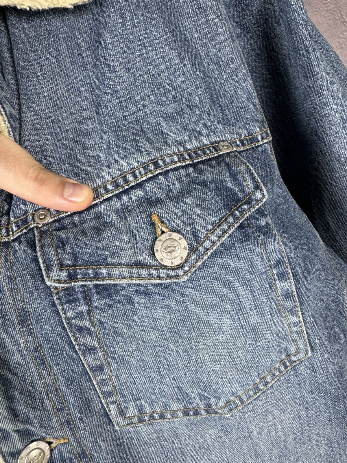 Oakley Vintage y2k Oakley Lined Sherpa Denim Jacket Four Pocket Size US L / EU 52-54 / 3 - 13 Thumbnail