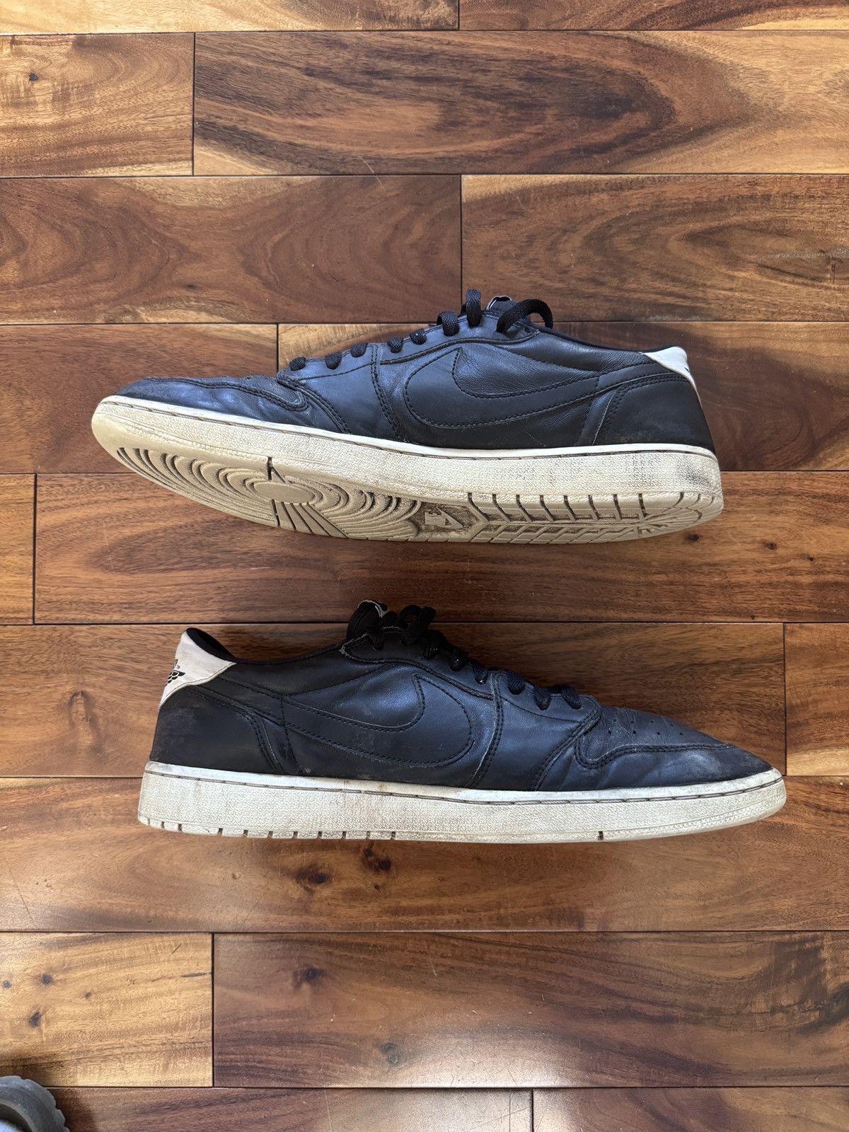 Jordan Brand × Nike Nike Air Jordan 1 Retro OG Low Cyber Monday Sz 13 Size US 13 / EU 46 - 2 Thumbnail