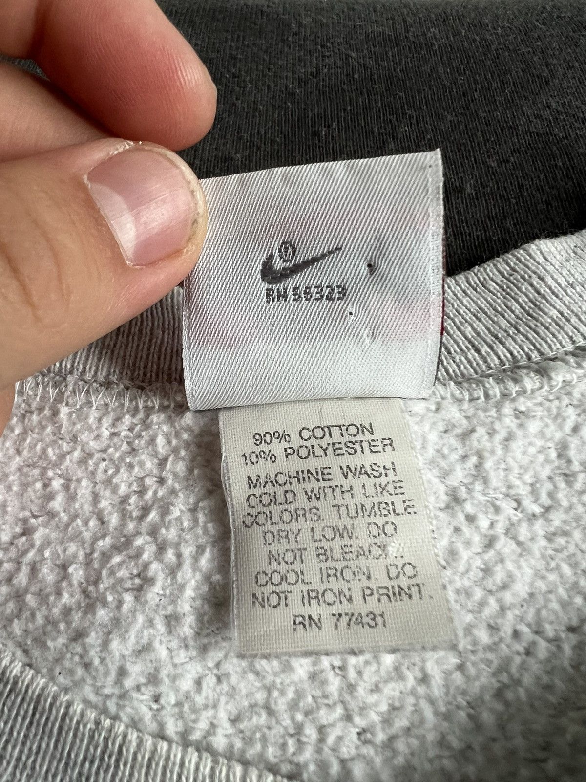 Nike Vintage Nike Mr Robinson Crewneck 90s VERY RARE Size US L / EU 52-54 / 3 - 8 Thumbnail