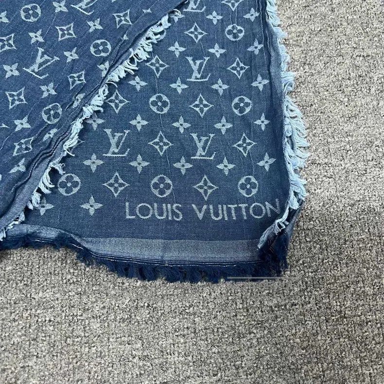 Louis Vuitton Louis Vuitton Cowboy blue full print presbyopic shawl Size ONE SIZE - 2 Thumbnail