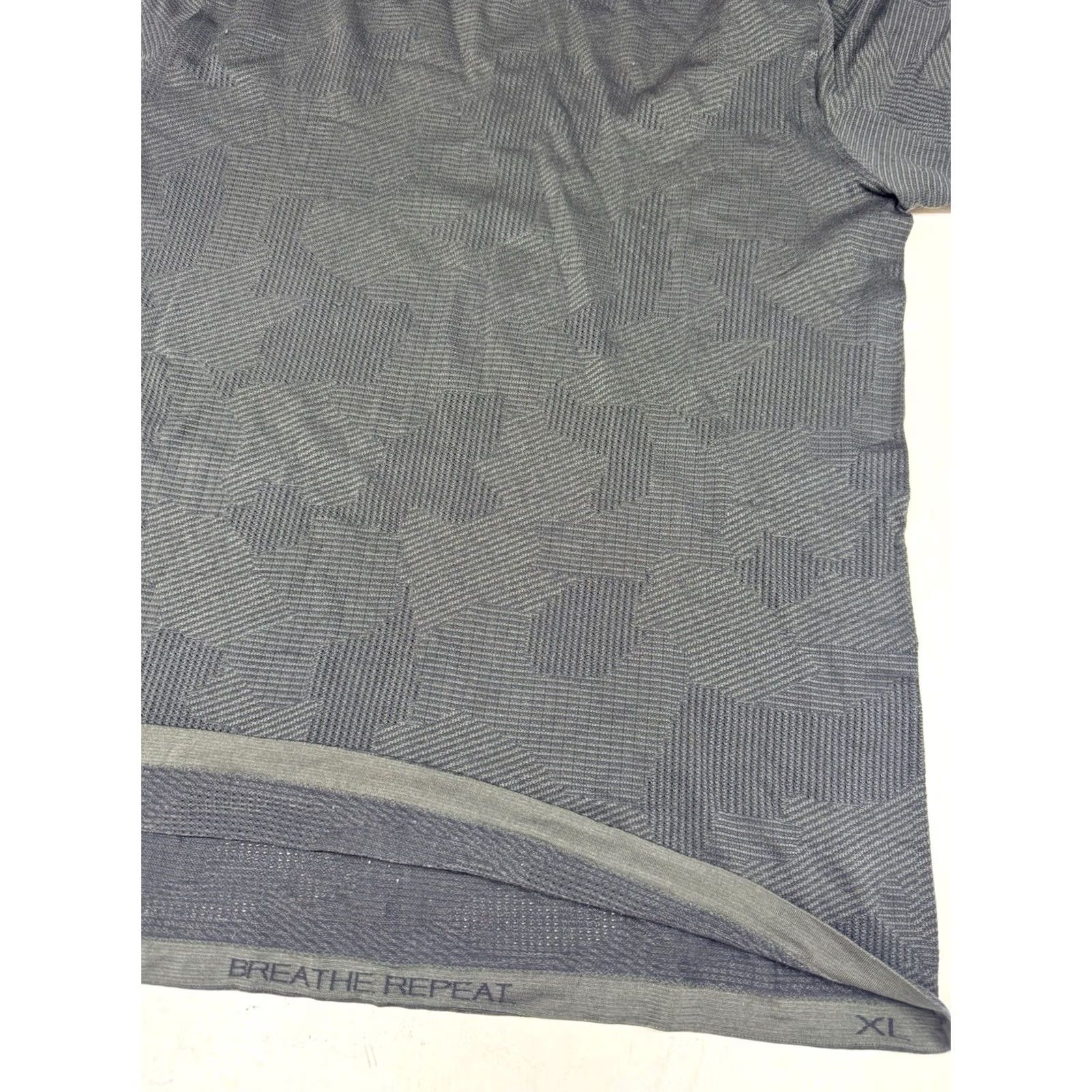 Lululemon Lululemon Shirt Men Large Gray Camouflage Short Sleeve Athletic Performance Top Gym Size US L / EU 52-54 / 3 - 5 Thumbnail