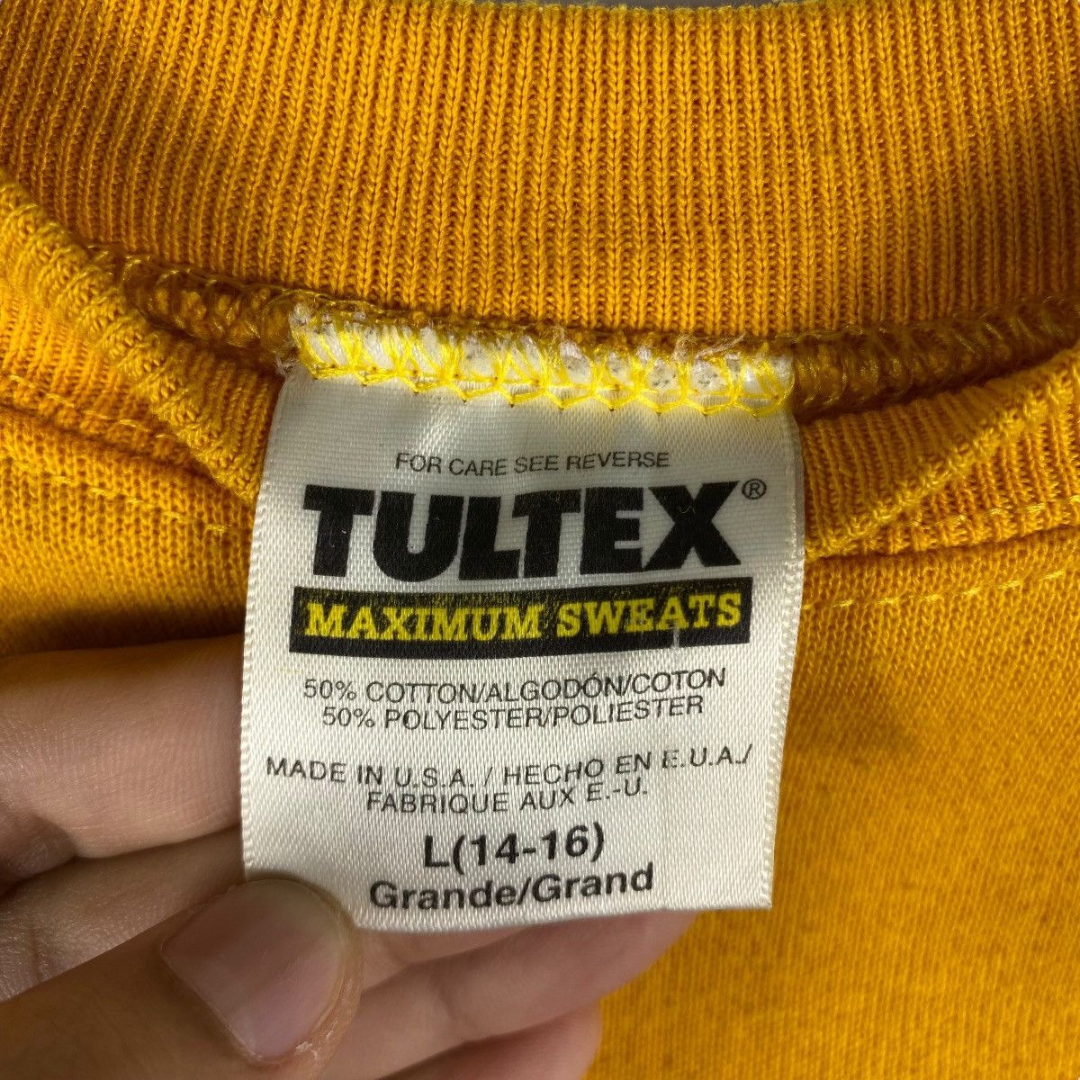 Tultex × Vintage Vintage 90's TULTEX Holy Cross Phys Ed Logo Crewneck Size US S / EU 44-46 / 1 - 5 Thumbnail
