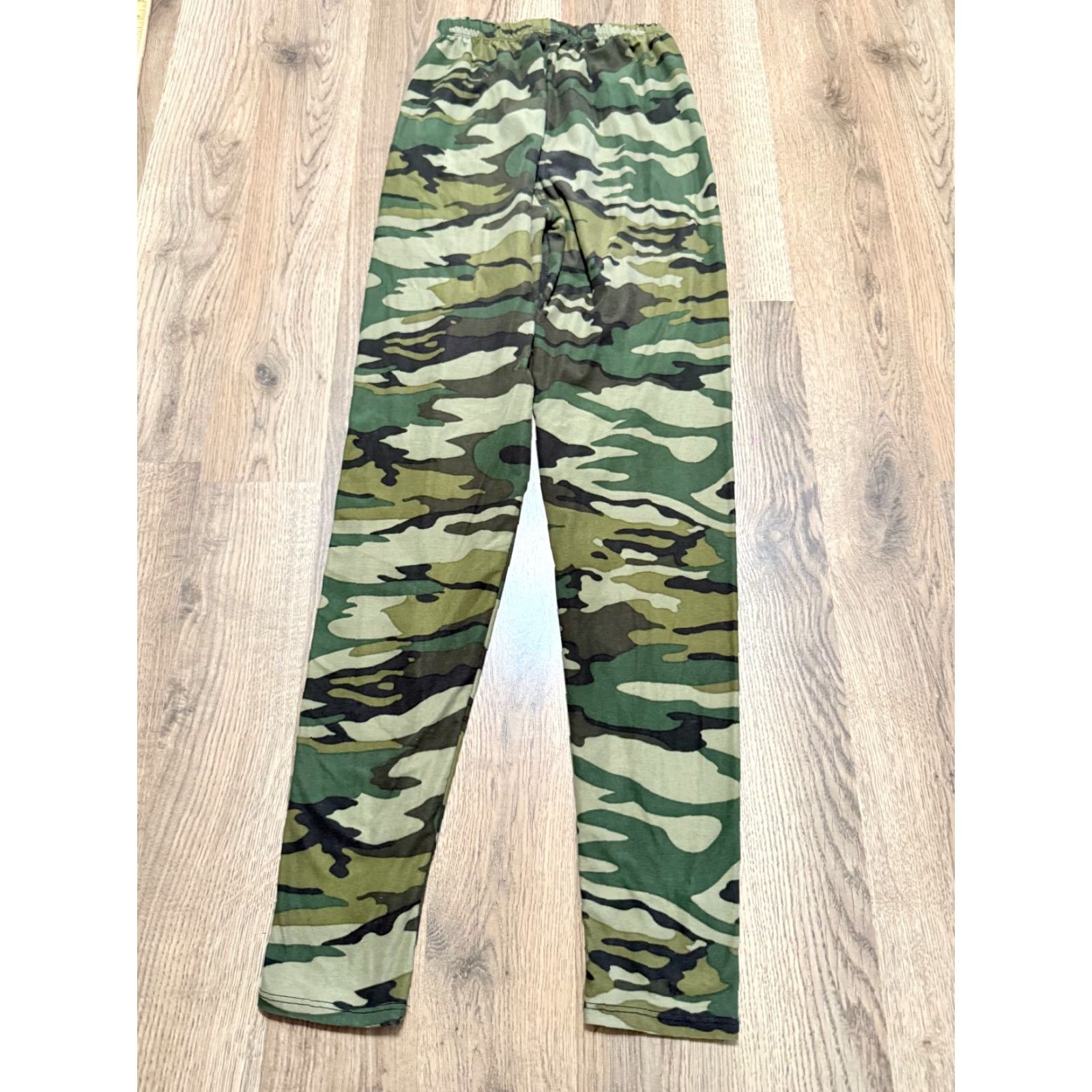 Vintage Always Leggings, Green Brown Camouflage Pull On, Girls One Size User: Always Leggings, Green Brown Camouflage Pull On, Girls One Size Size 42" / US 20 - 2 Thumbnail