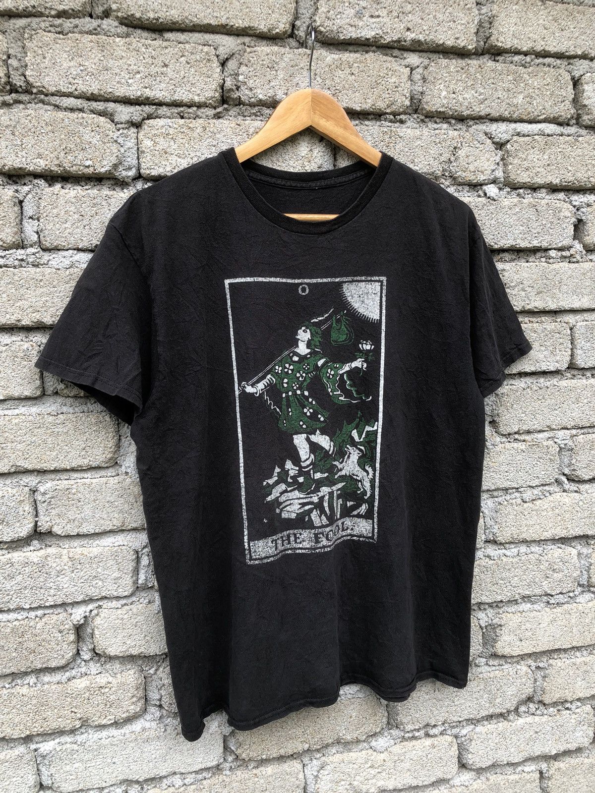 Band Tees × Vintage Vintage Sunfaded The Fool Tarot Card Tshirt Size US L / EU 52-54 / 3 - 3 Thumbnail