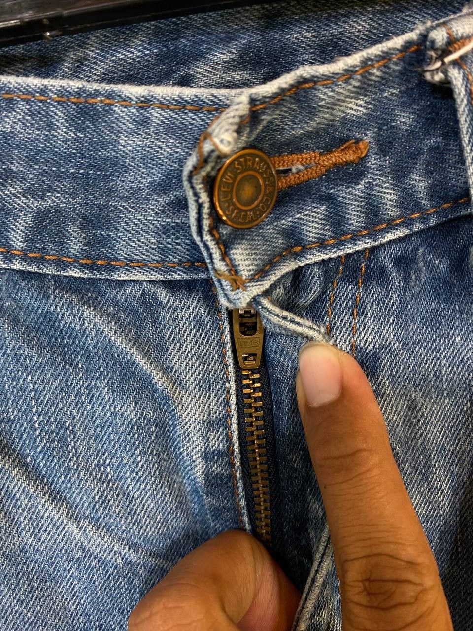 Levi's levis 559 distressed denim nice design Size US 35 - 13 Thumbnail