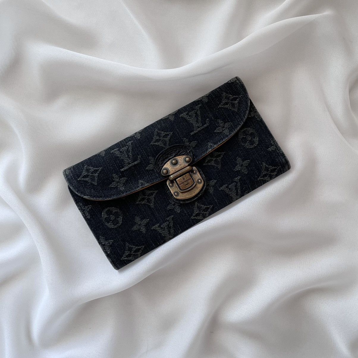 Louis Vuitton Blue Denim Monogram Denim Amelia Wallet - Yoogi's Closet