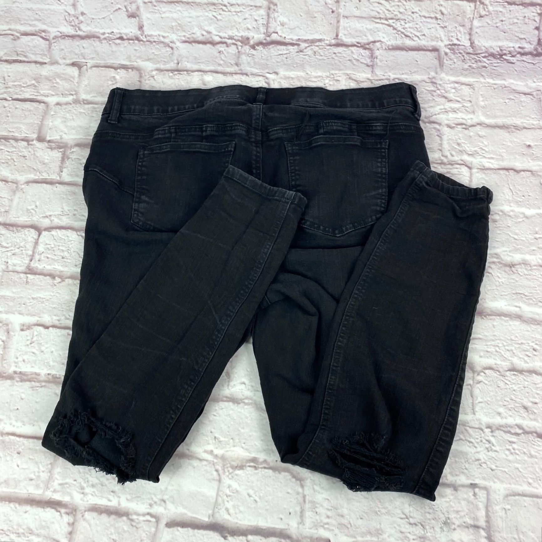 Torrid Torrid Bombshell Skinny Jeans Black Distressed Ripped Mid-Rise Womens Size 18R 27 In Inseam 36 Waist Dark Denim Size 40" / US 18 - 2 Thumbnail