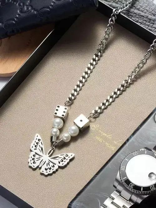 VIBE Retro butterfly dice necklace Size ONE SIZE - 4 Thumbnail